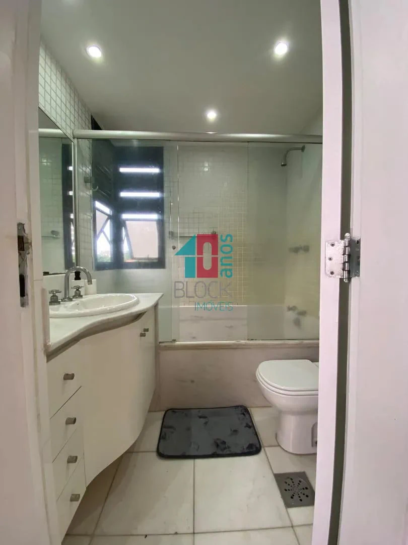 144 m² apartment with a home office and a water view — photo 21