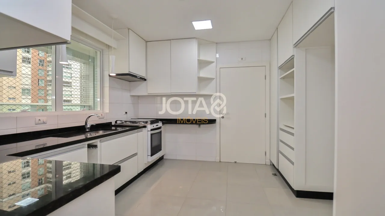 Орендна квартира з 4 спальнями та 329 м² — photo 12