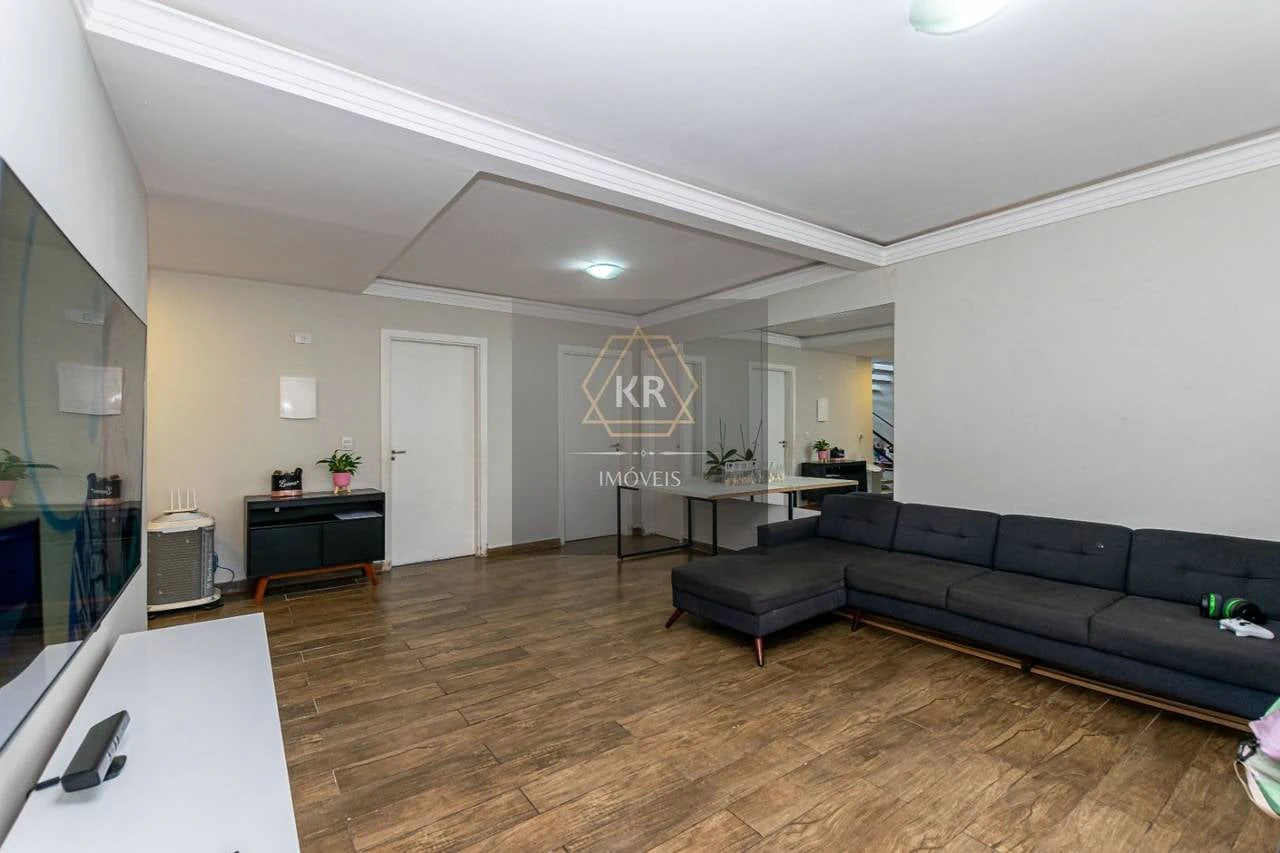3-bedroom house with floor-to-ceiling windows
