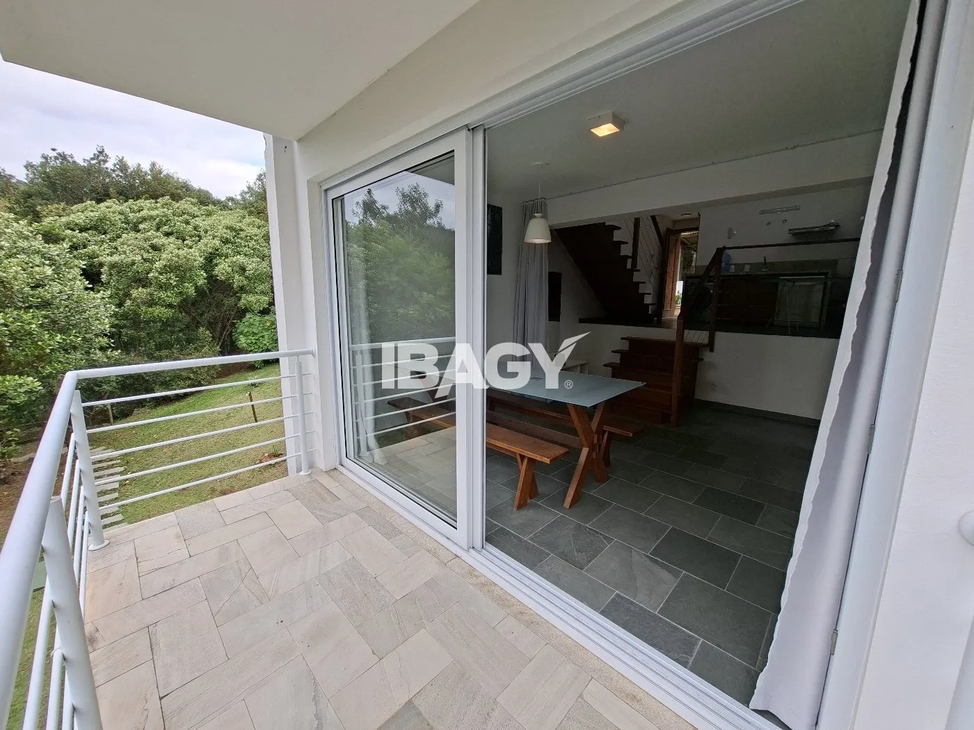 Furnished apartment, 50 m², with floor-to-ceiling windows — photo 12