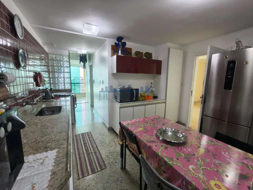 152 m² apartment with 4 bedrooms and enclosed balcony — photo 29