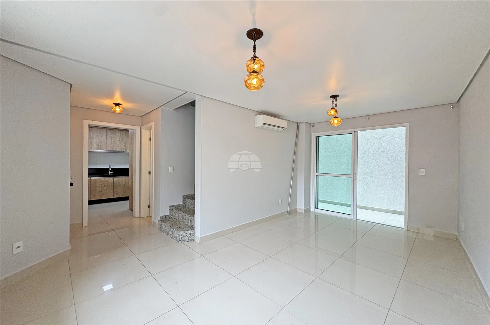 Casa, 172 m², com varanda envidraçada