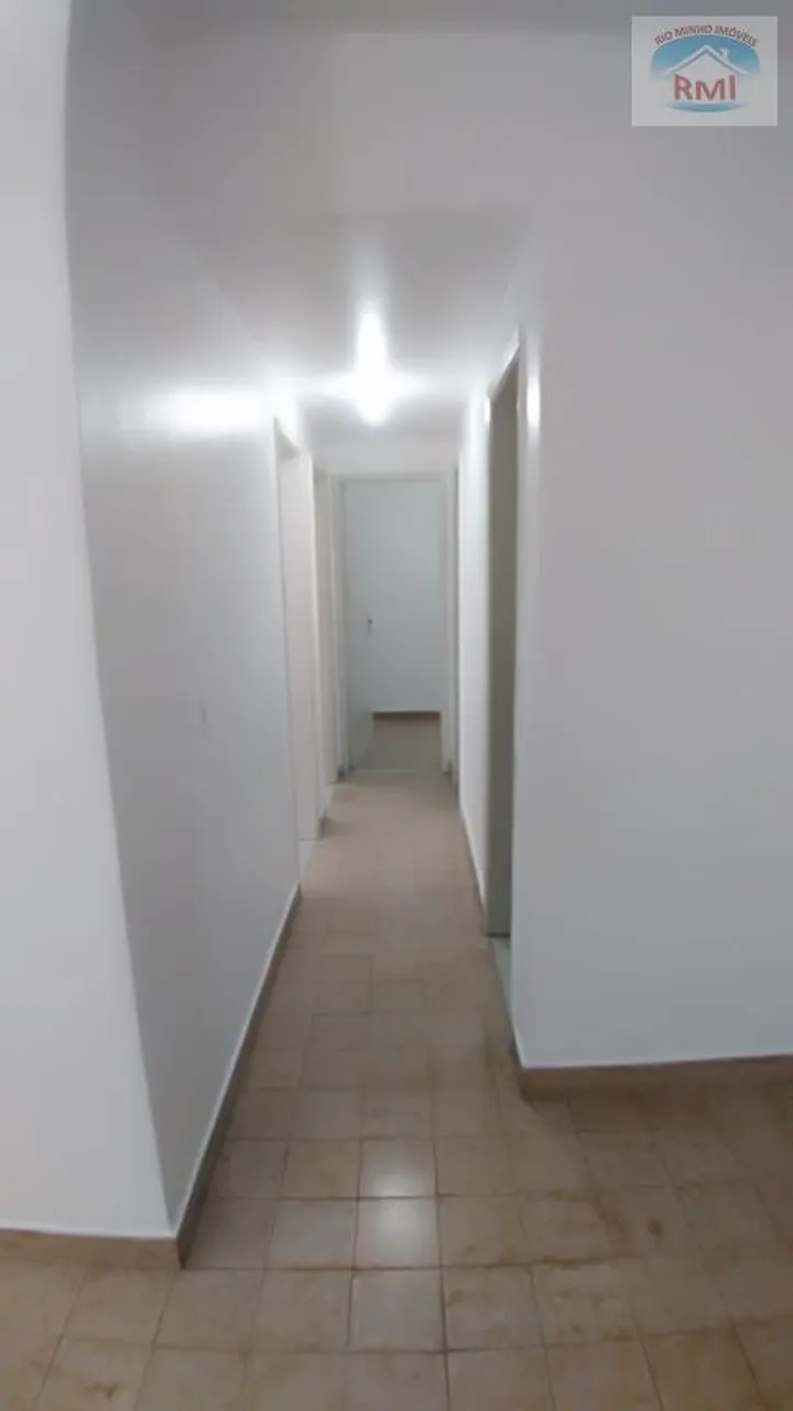 3-bedroom rental apartment with a glass-enclosed shower — photo 15