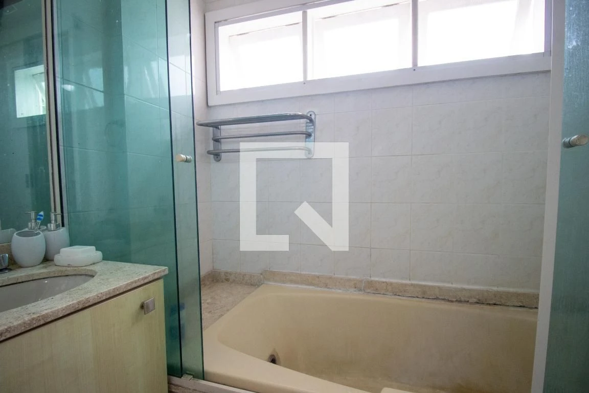 4-bedroom house with a walk-in closet in Rio de Janeiro — photo 47