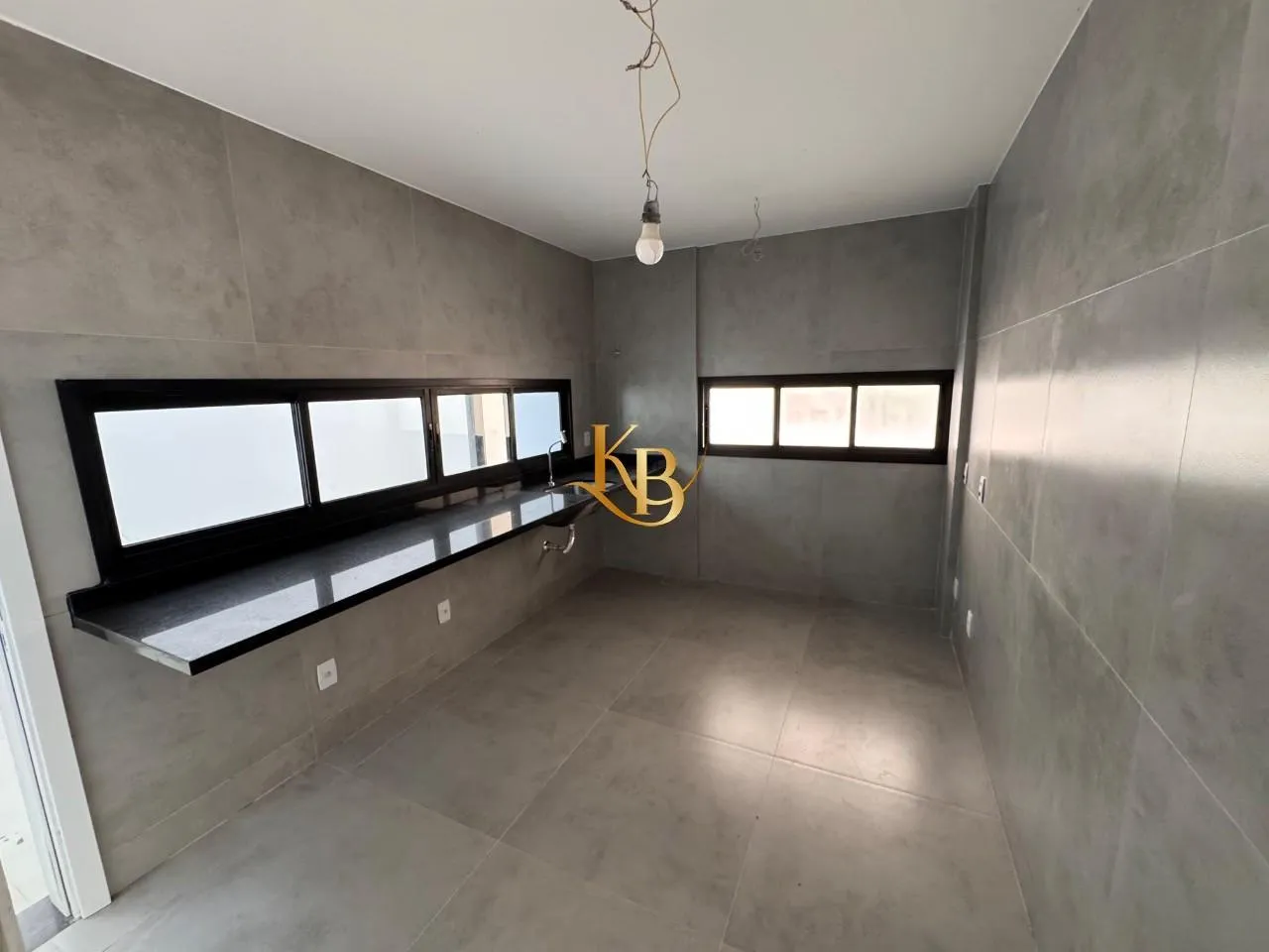 Casa com 5 quartos e área de piscina ao ar livre — photo 23