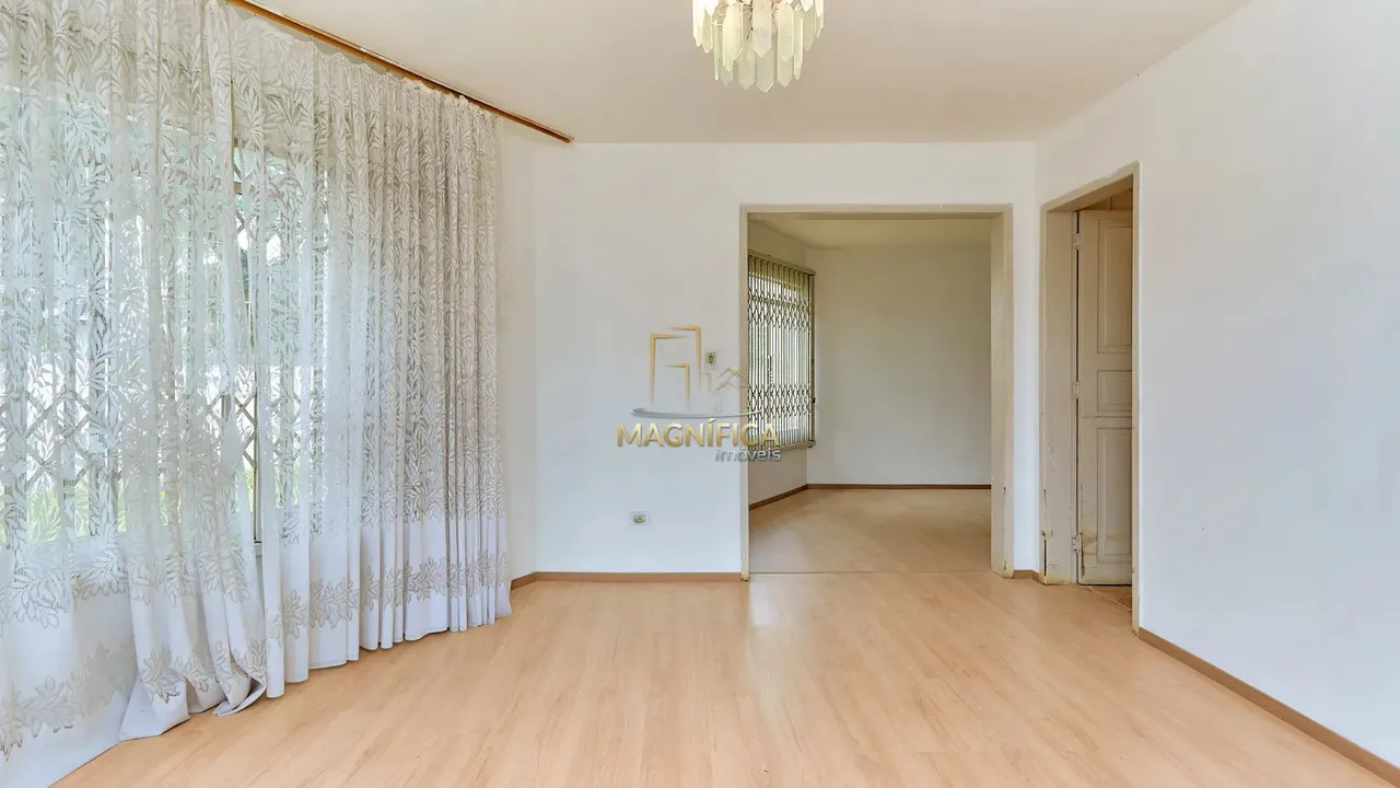 House with 3 bedrooms and a private BBQ area — photo 3