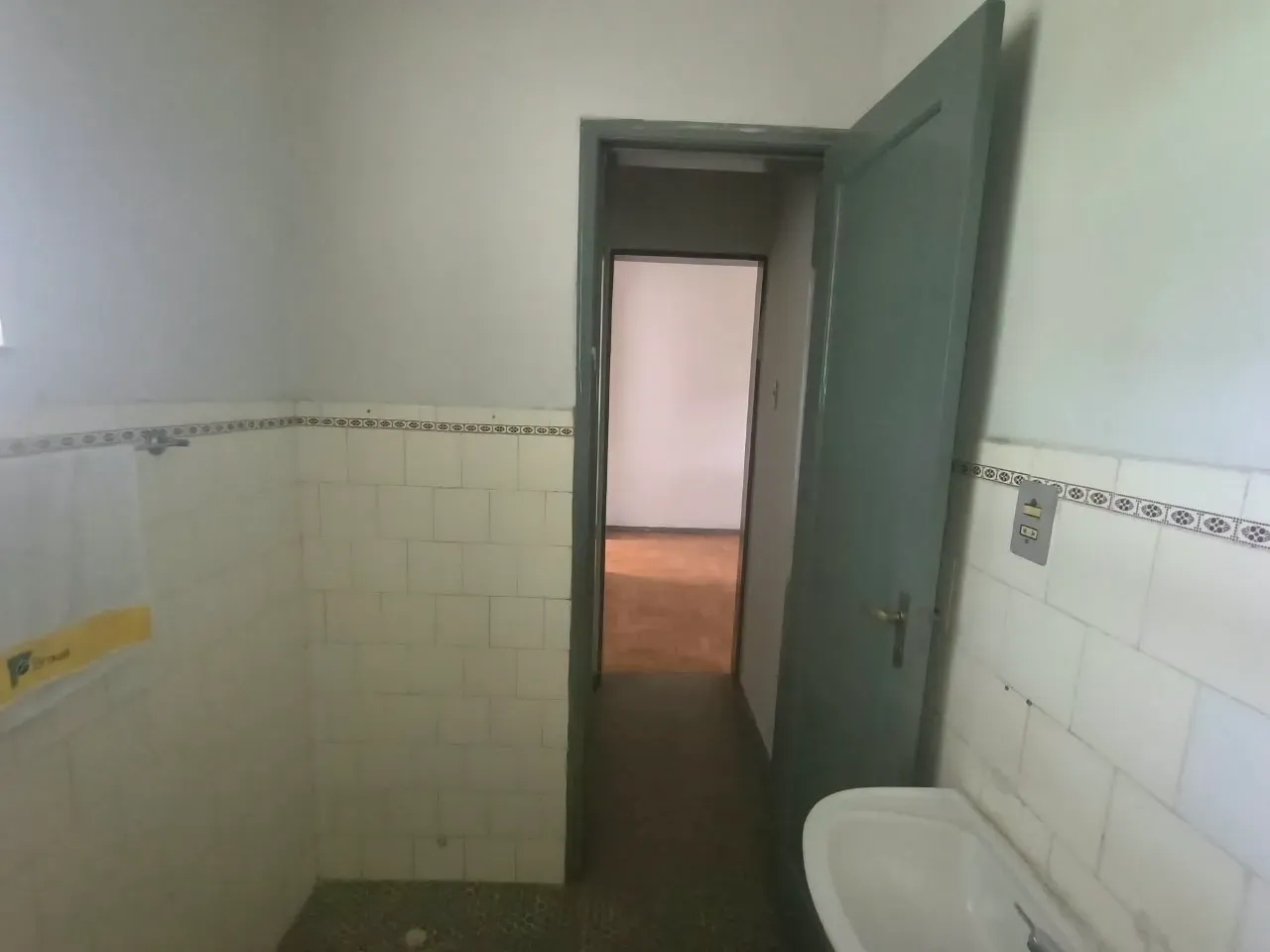 Apartment on the 2nd floor with wood or laminate floors — photo 7