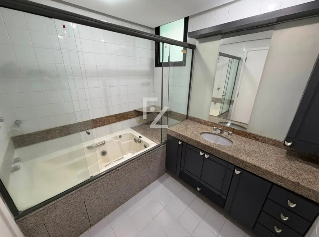 Duplex apartment on the 20th floor with city and water views — photo 41