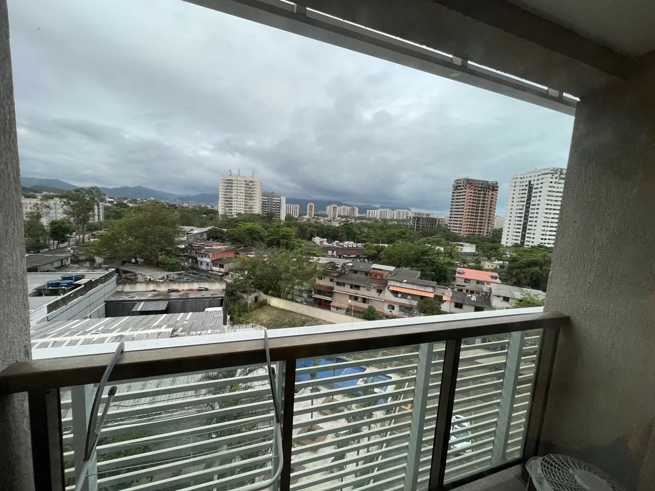 One-bedroom apartment in a building with a gym — photo 11