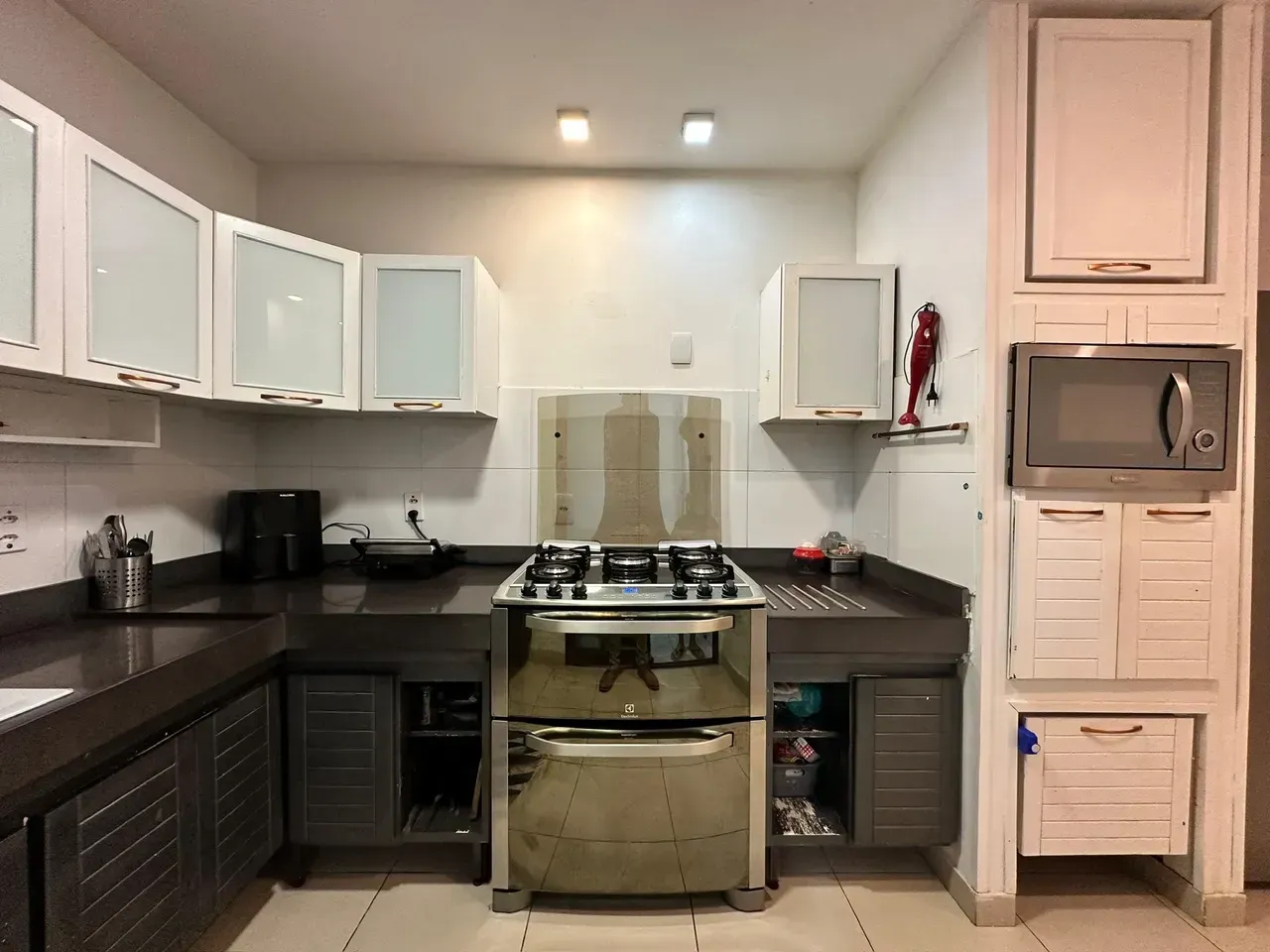 Furnished 250 m² apartment with 4 bedrooms and 5 bathrooms — photo 19