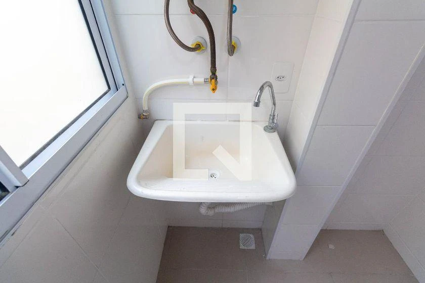 2-bedroom apartment in a building with a gym — photo 37