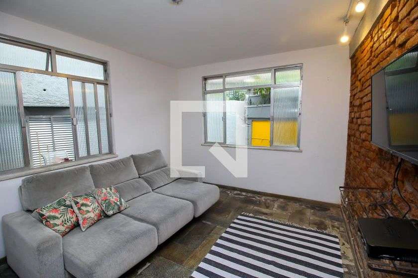 300 m² house with 4 bedrooms and a gas stove — photo 6