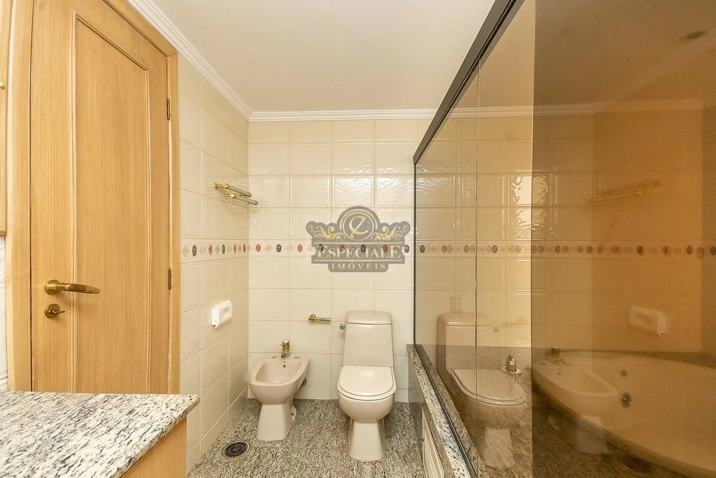 167 m² apartment with a grill on the balcony and a bathtub — photo 9