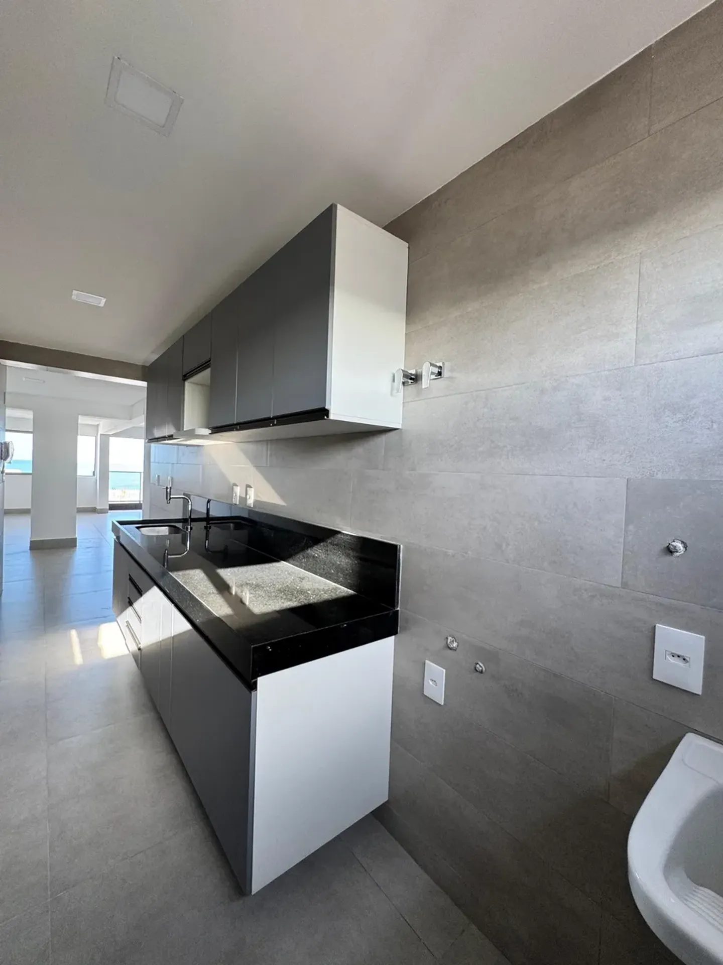 Квартира 145 м² з 4 спальнями-сюїтами та паркуванням — photo 2