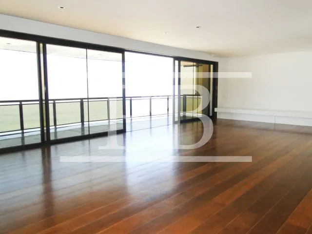 4-bedroom apartment with balcony and floor-to-ceiling windows — photo 6