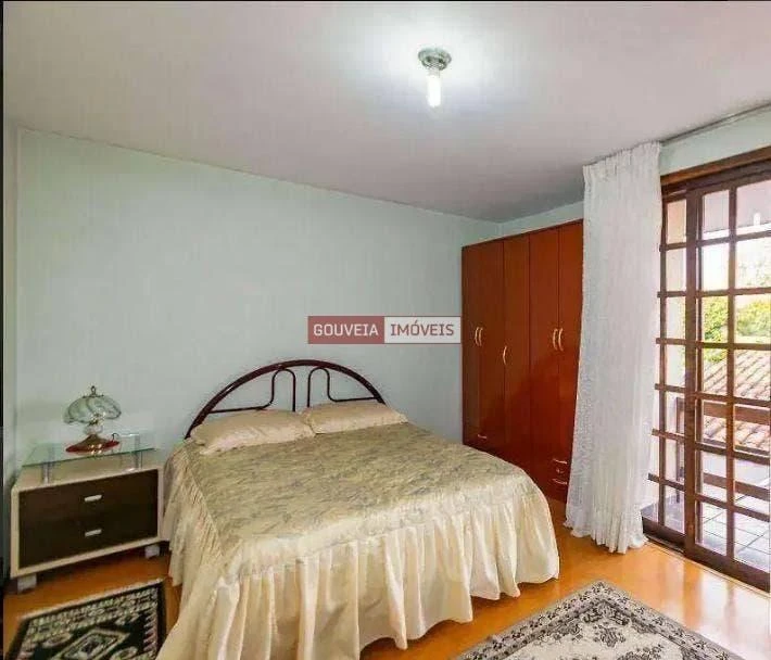 4-bedroom house with a glass-enclosed balcony — photo 15