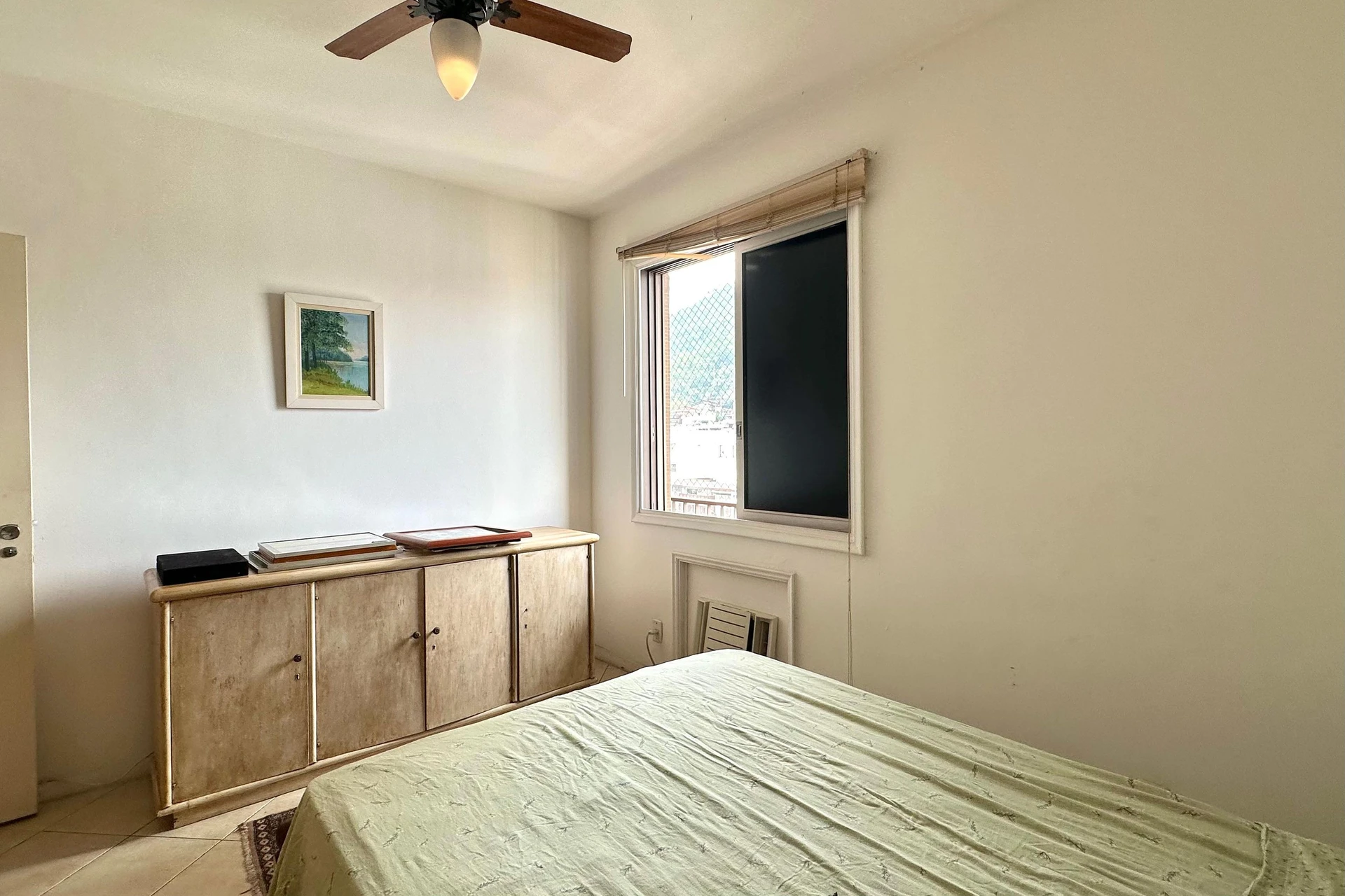 One-bedroom apartment with a mountain view in Rio de Janeiro — photo 15