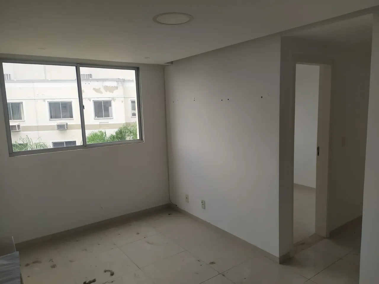 Unfurnished apartment with 2 bedrooms and separate kitchen