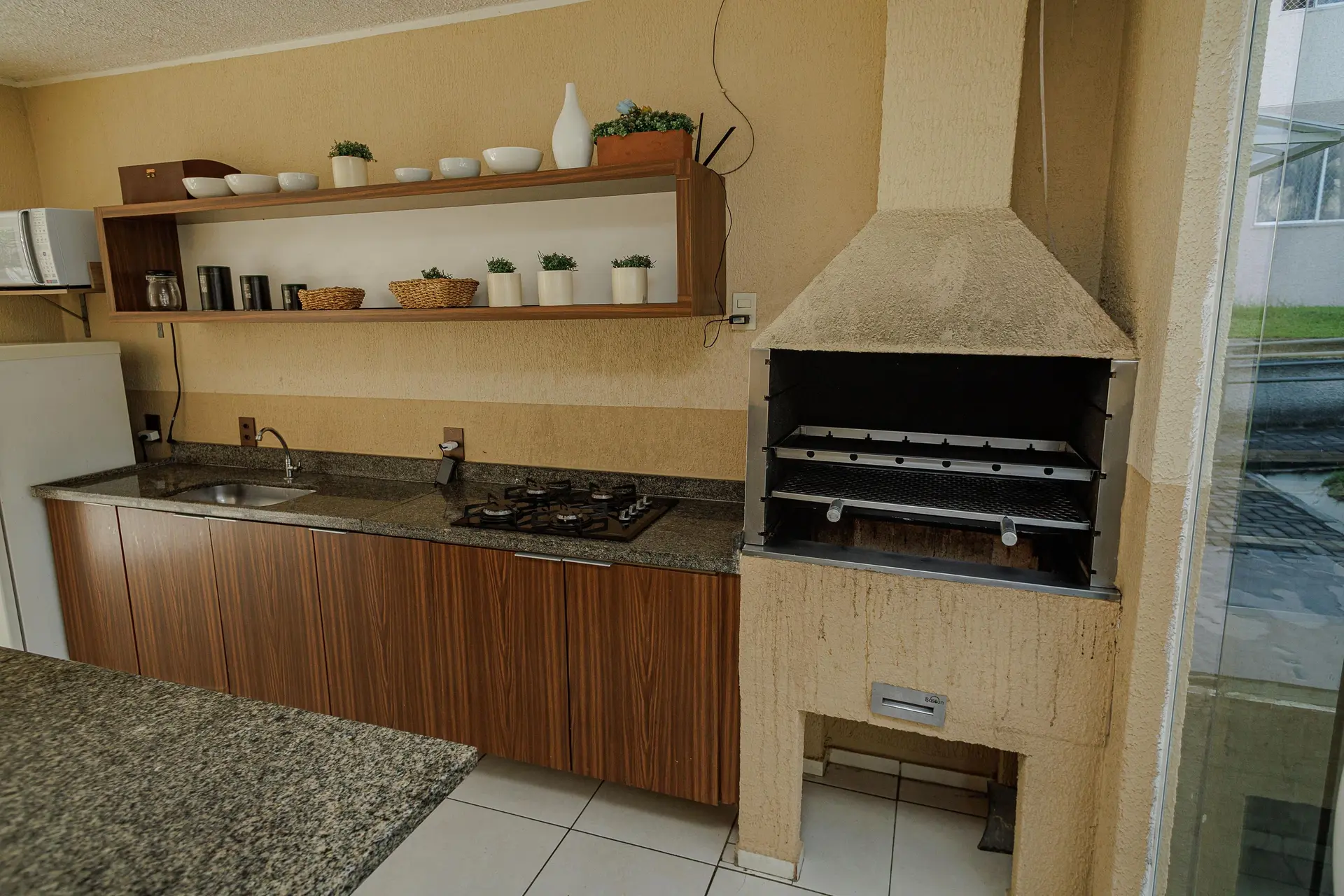 2-bedroom apartment with an open-air pool area — photo 13