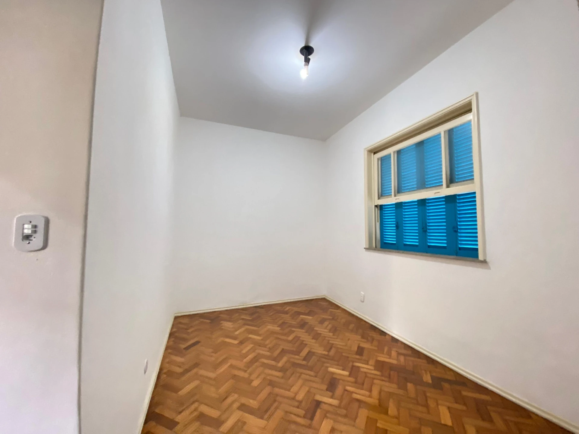 Bathtub in a one-bedroom apartment, 50 m² — photo 5