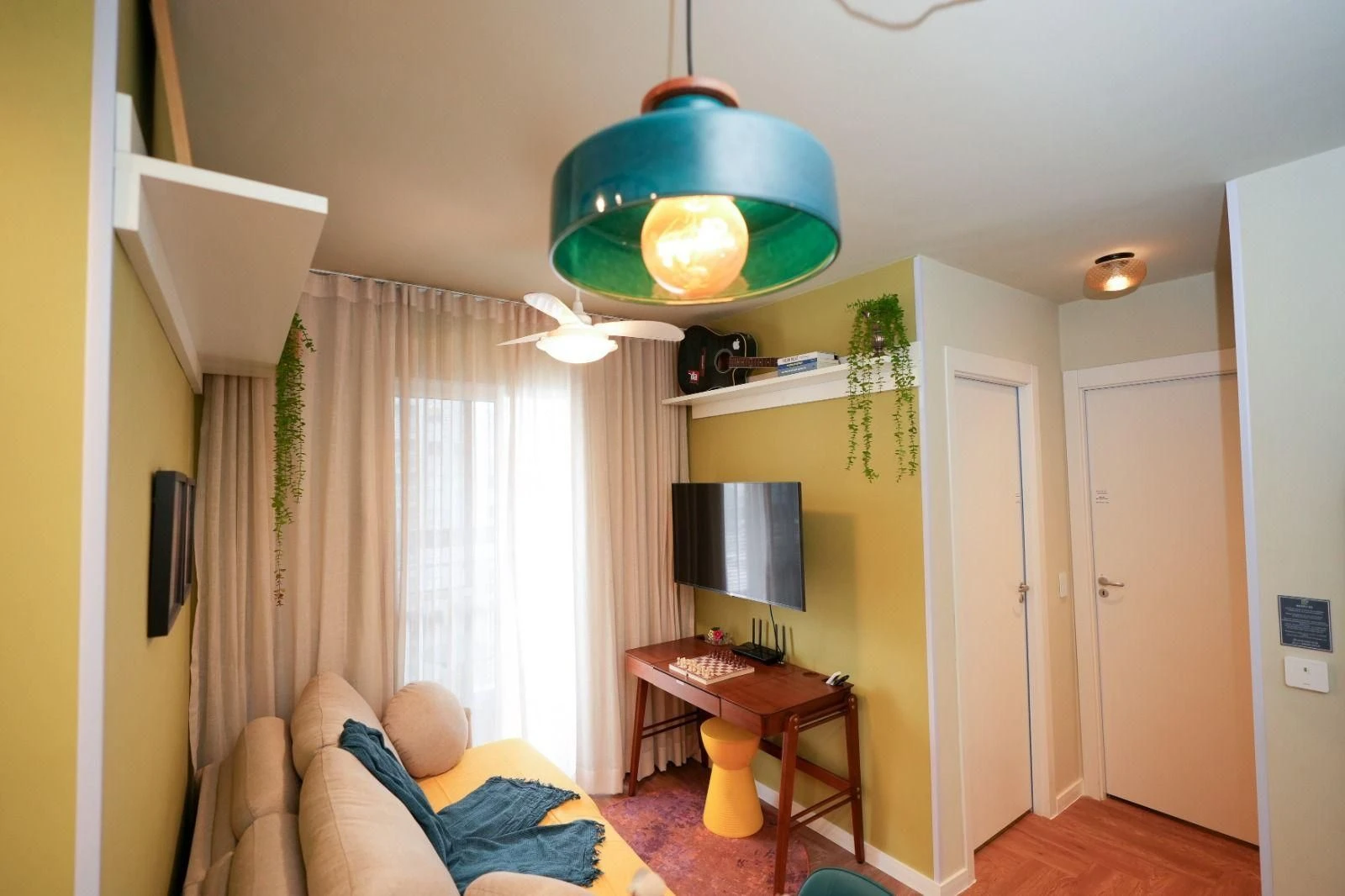 Apartamento mobiliado com cozinha americana e varanda envidraçada — photo 28