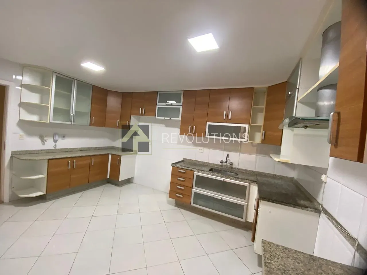 Apartamento de 3 quartos e 5 banheiros com varanda — photo 25
