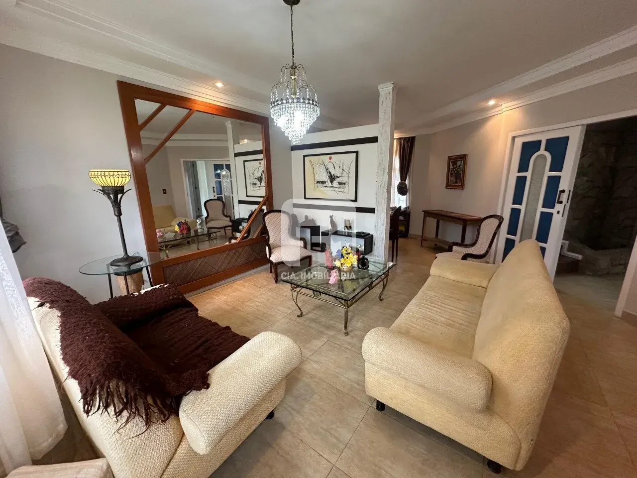 Furnished 5-bedroom house with 2 en-suites and BBQ