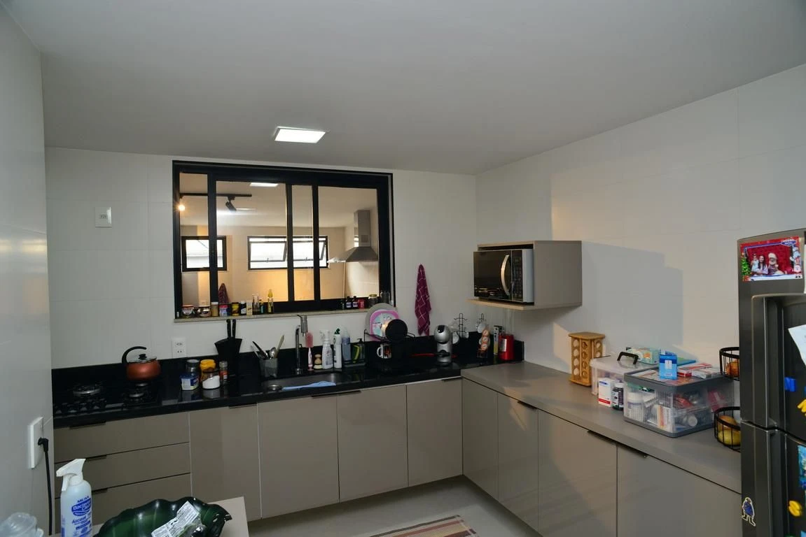 260 m² house with floor-to-ceiling windows and a jacuzzi — photo 34