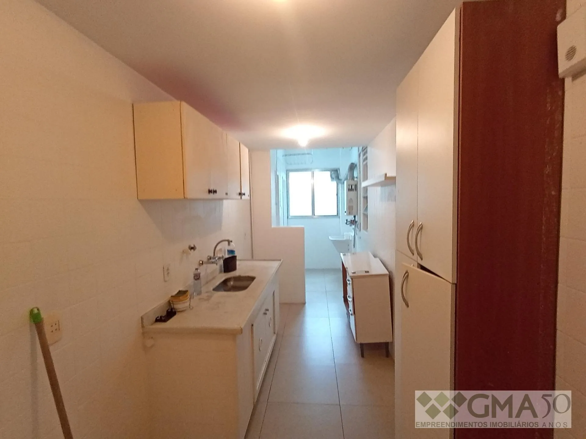 Wood or laminate floors in a 3-bedroom apartment, 92 m² — photo 7