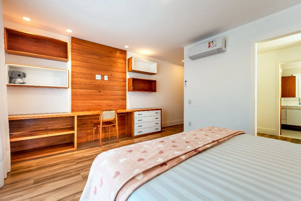 680 m² house with 4 en-suite bedrooms and 7 bathrooms — photo 15