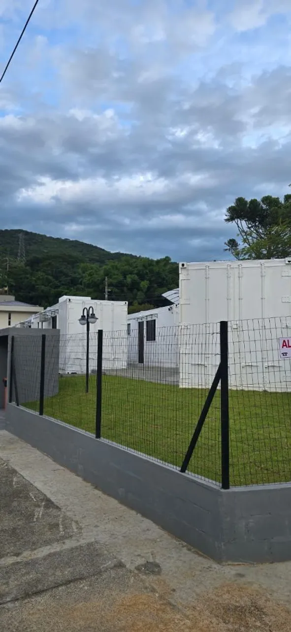 Furnished studio container with 1 bedroom and 1 bathroom — photo 3