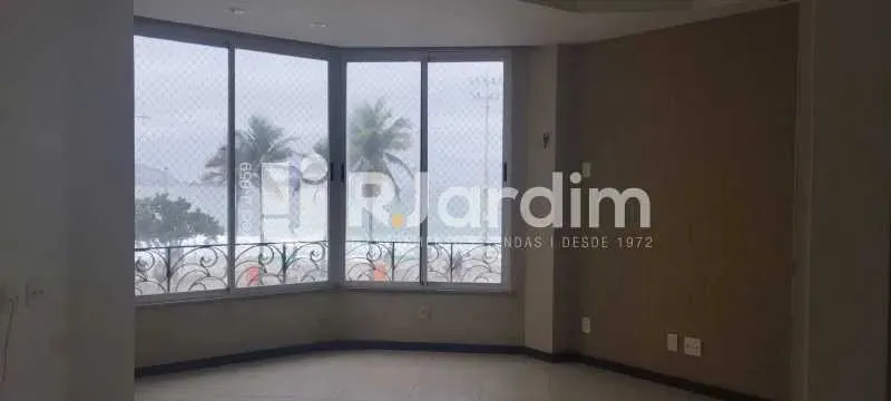 Unfurnished apartment with 4 bedrooms and 3 bathrooms — photo 10