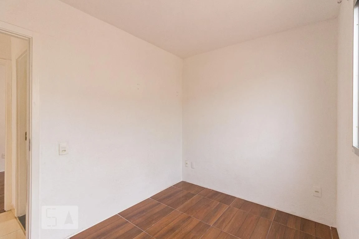 Apartamento sem mobília com cozinha fechada e 2 quartos — photo 5
