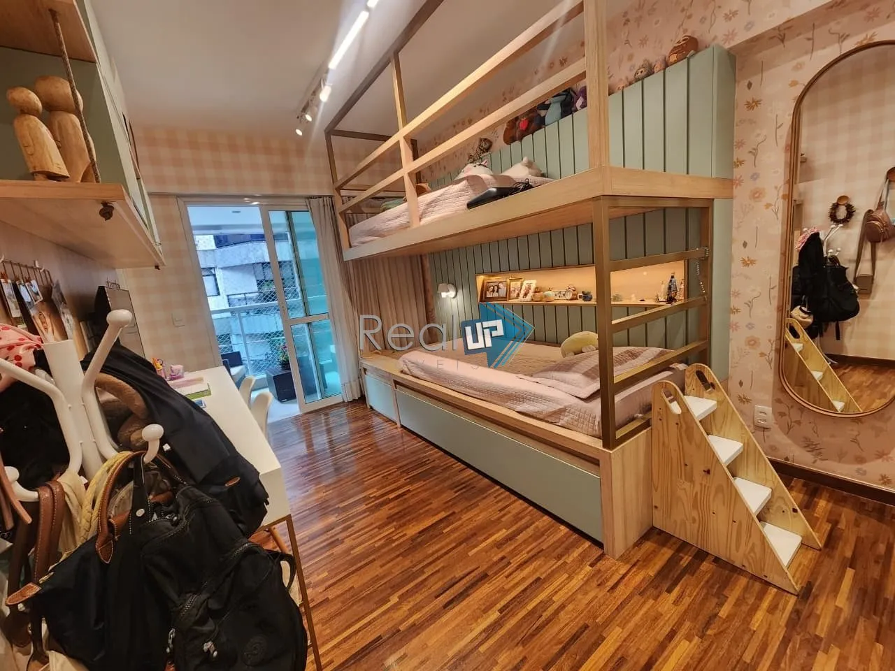 4-bedroom apartment with 227 m² and 3 parking spaces — photo 18