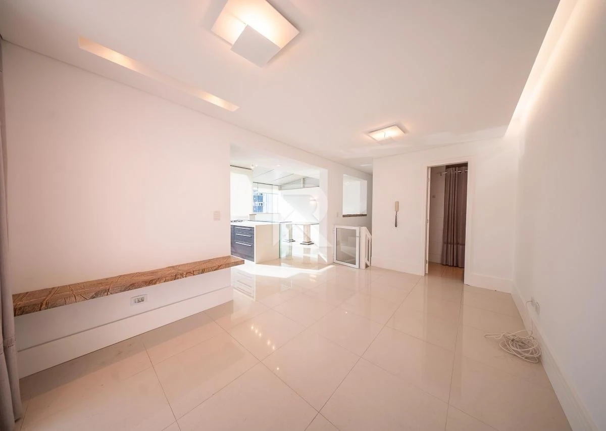 192 m² apartment with floor-to-ceiling windows and a bathtub — photo 40