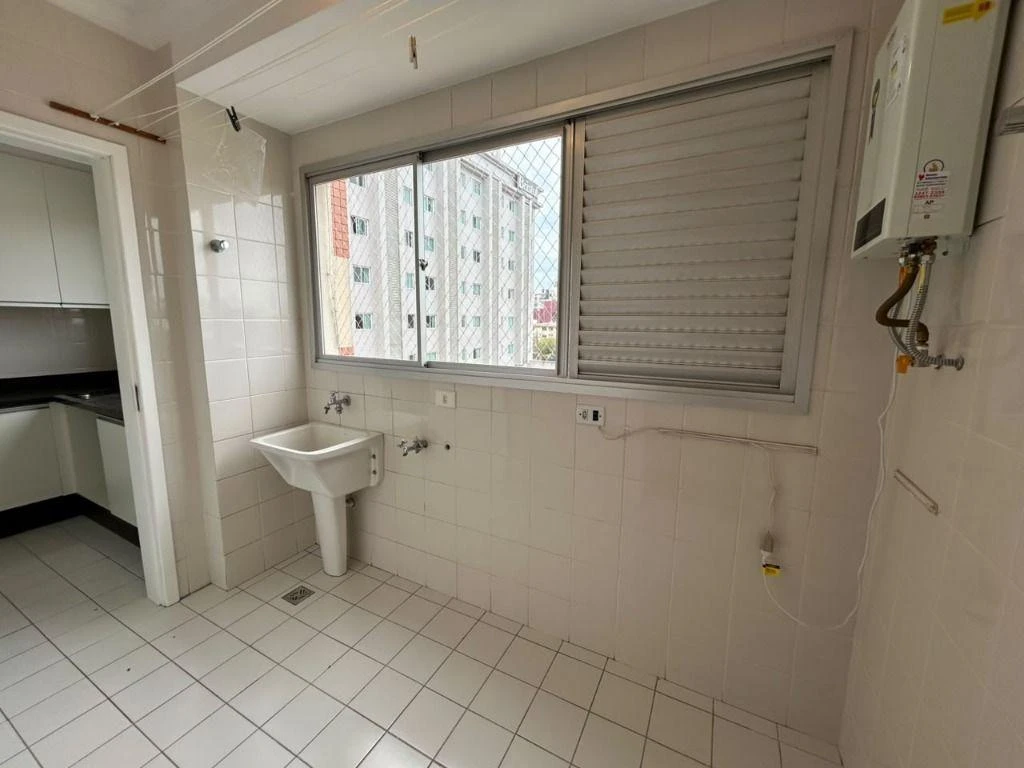 3-bedroom apartment with a home office in Curitiba — photo 11