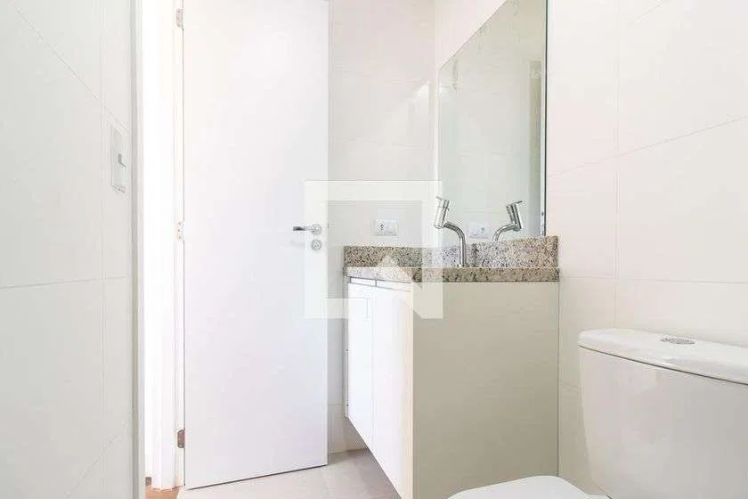 Unfurnished 1-bedroom apartment with a compact kitchen — photo 15