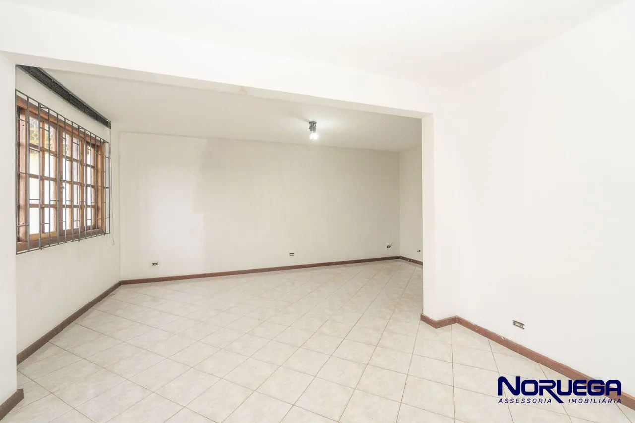 House with a closed kitchen and 3 bedrooms — photo 3
