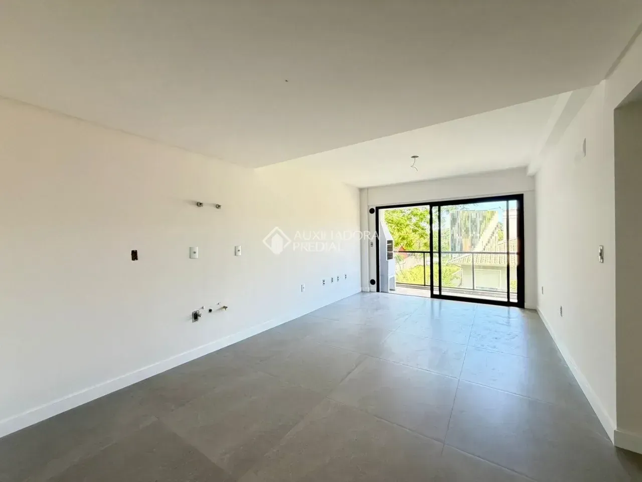 Unfurnished 100 m² apartment with 2 bedrooms and parking