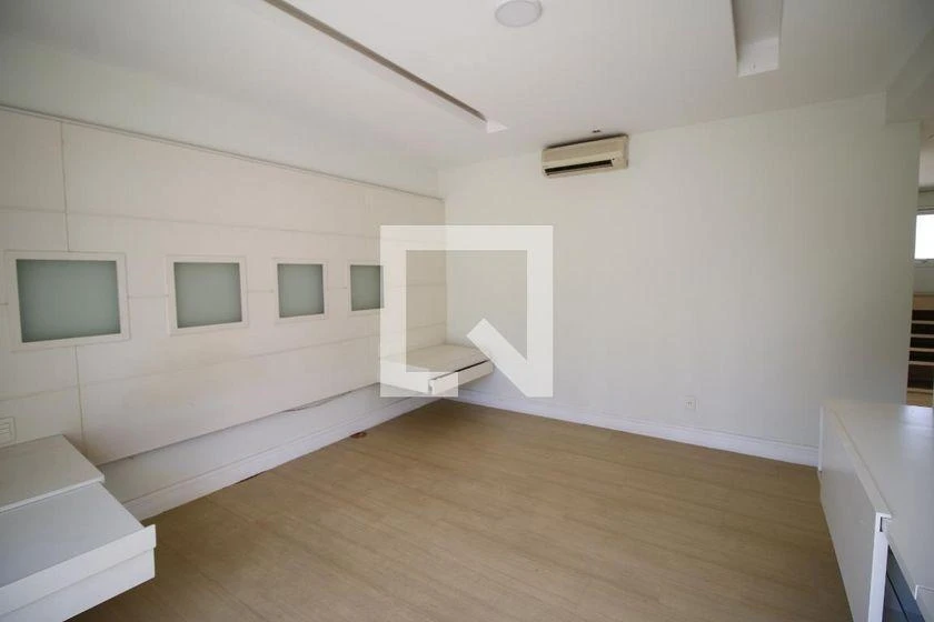 House with 4 en-suite bedrooms and 597 m², 4 parking — photo 50
