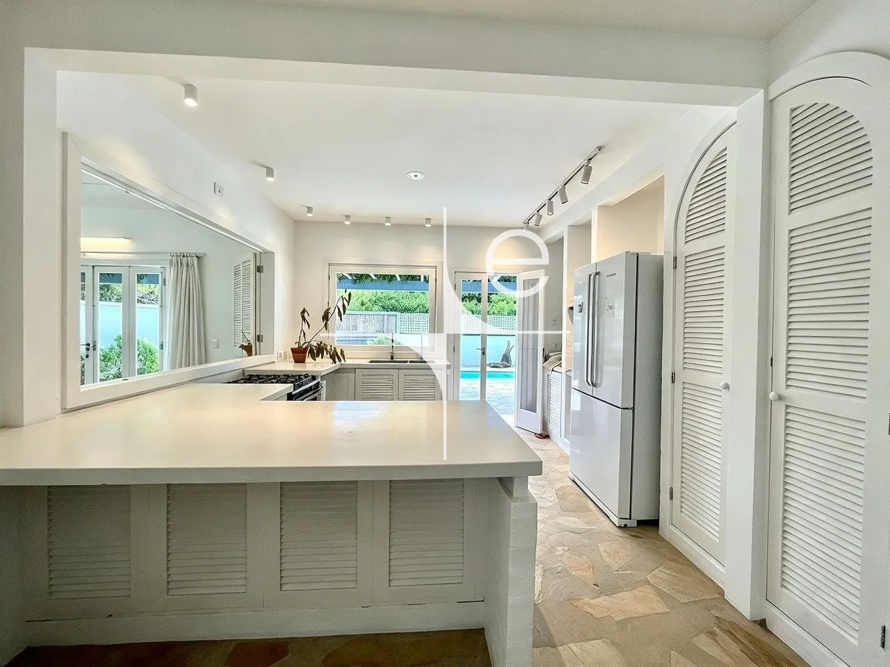 Water view in a 3-bedroom house, 220 m² — photo 12