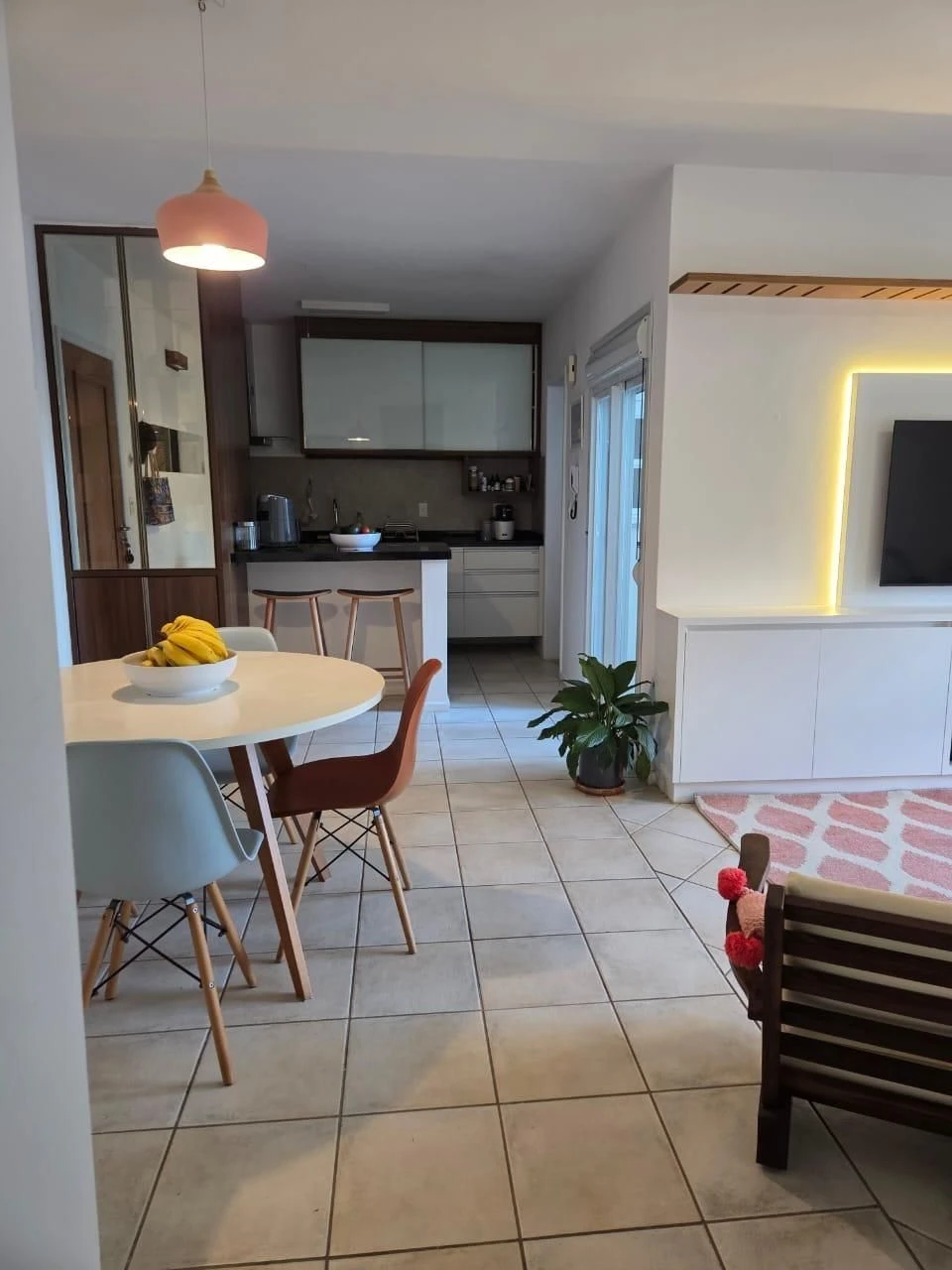 One-bedroom apartment with a washing machine — photo 7