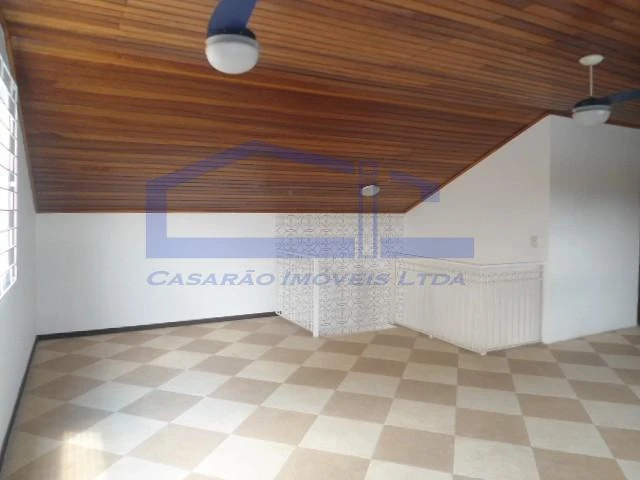 Balcony with a grill in a 3-bedroom apartment, 160 m² — photo 21