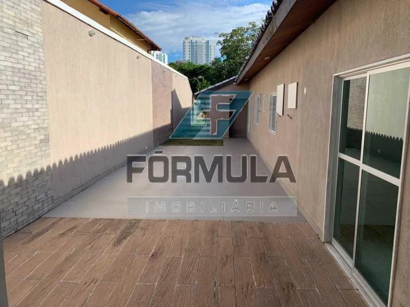 4-bedroom house with a bathtub — photo 12