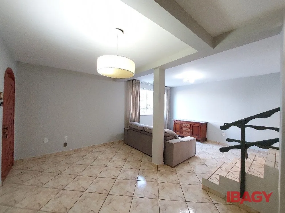 3-bedroom house with a washing machine in Florianópolis — photo 10