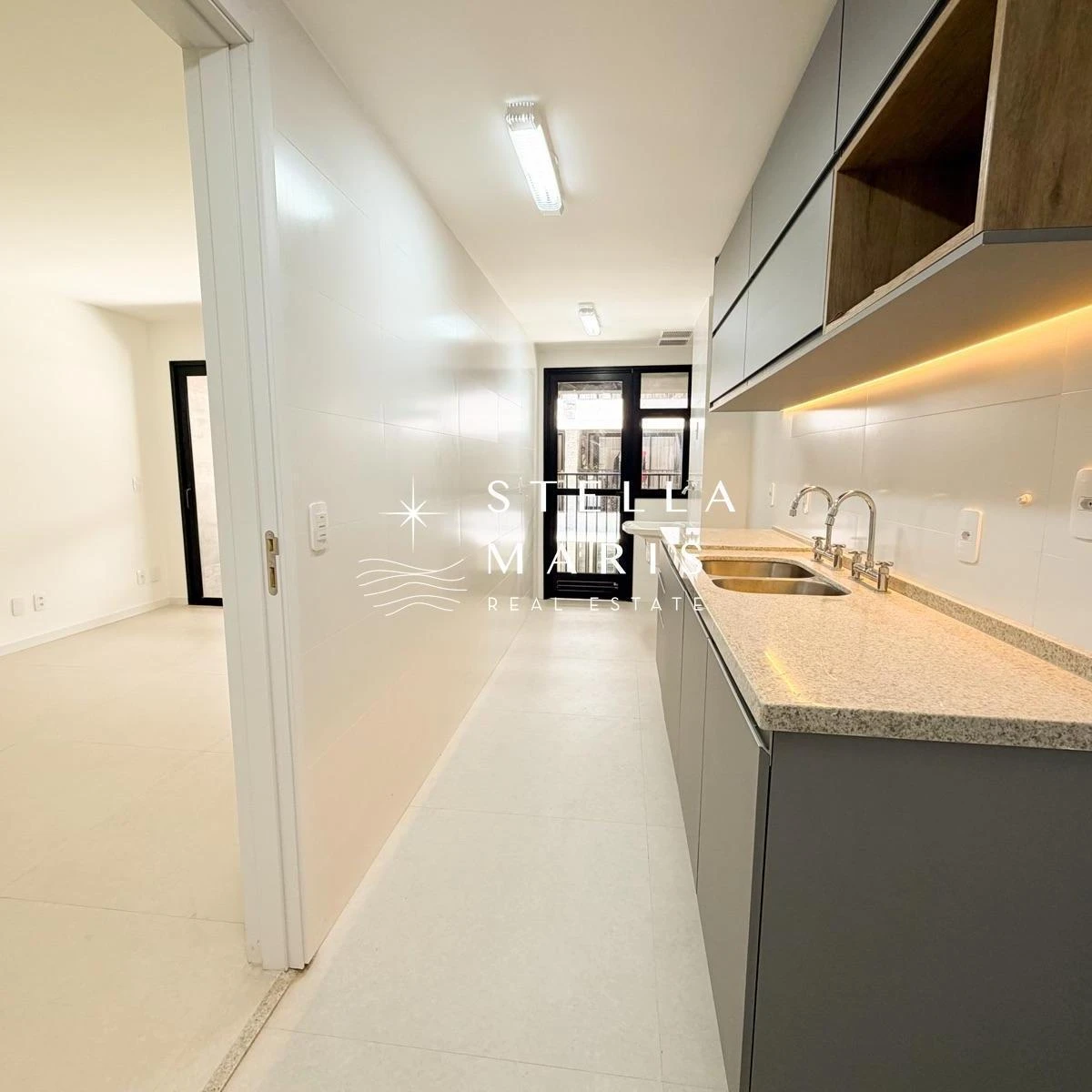 2-bedroom apartment in a building with a pool — photo 18