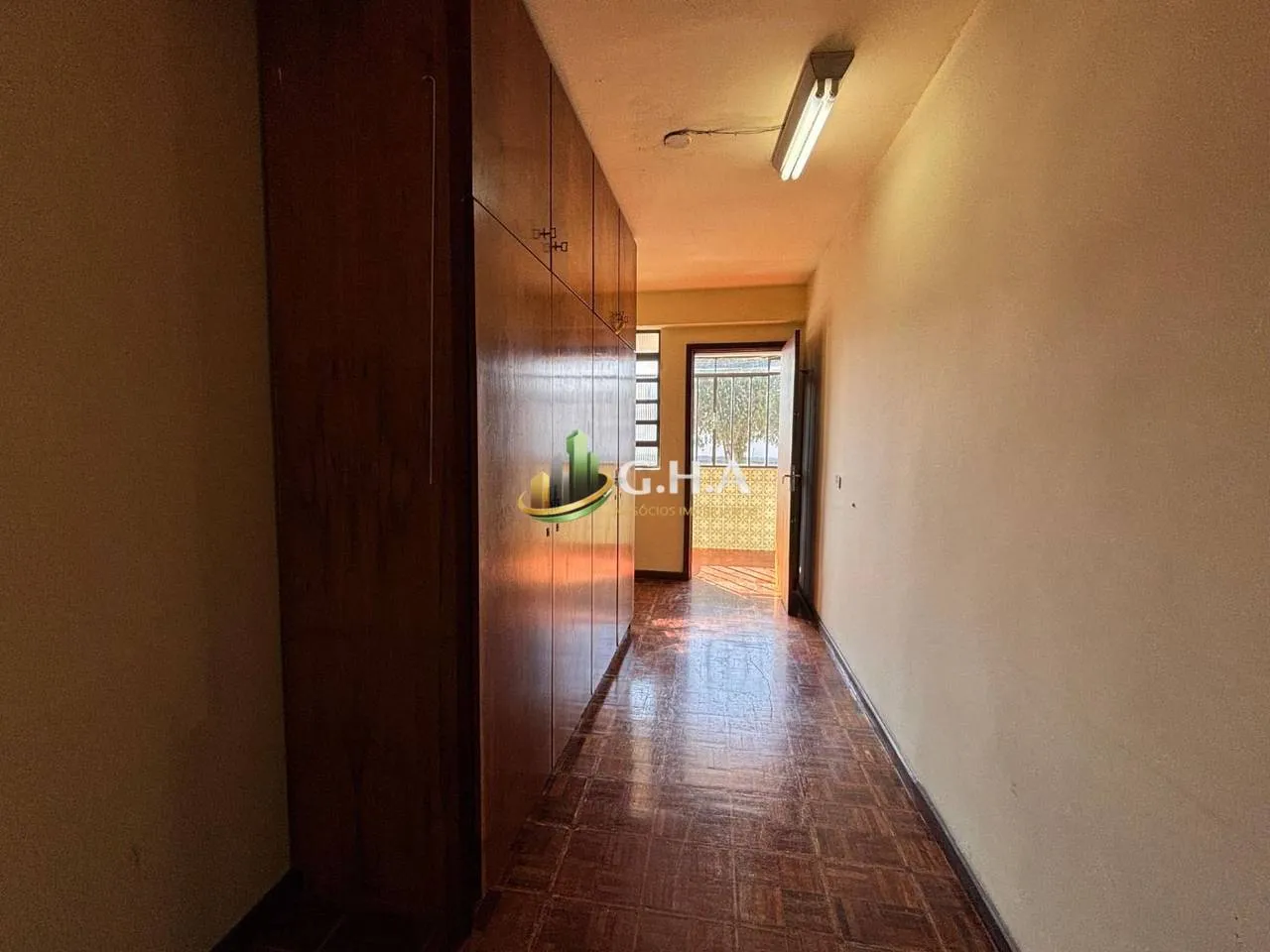 Sobrado com 6 dormitórios e guarda-roupas embutidos — photo 31