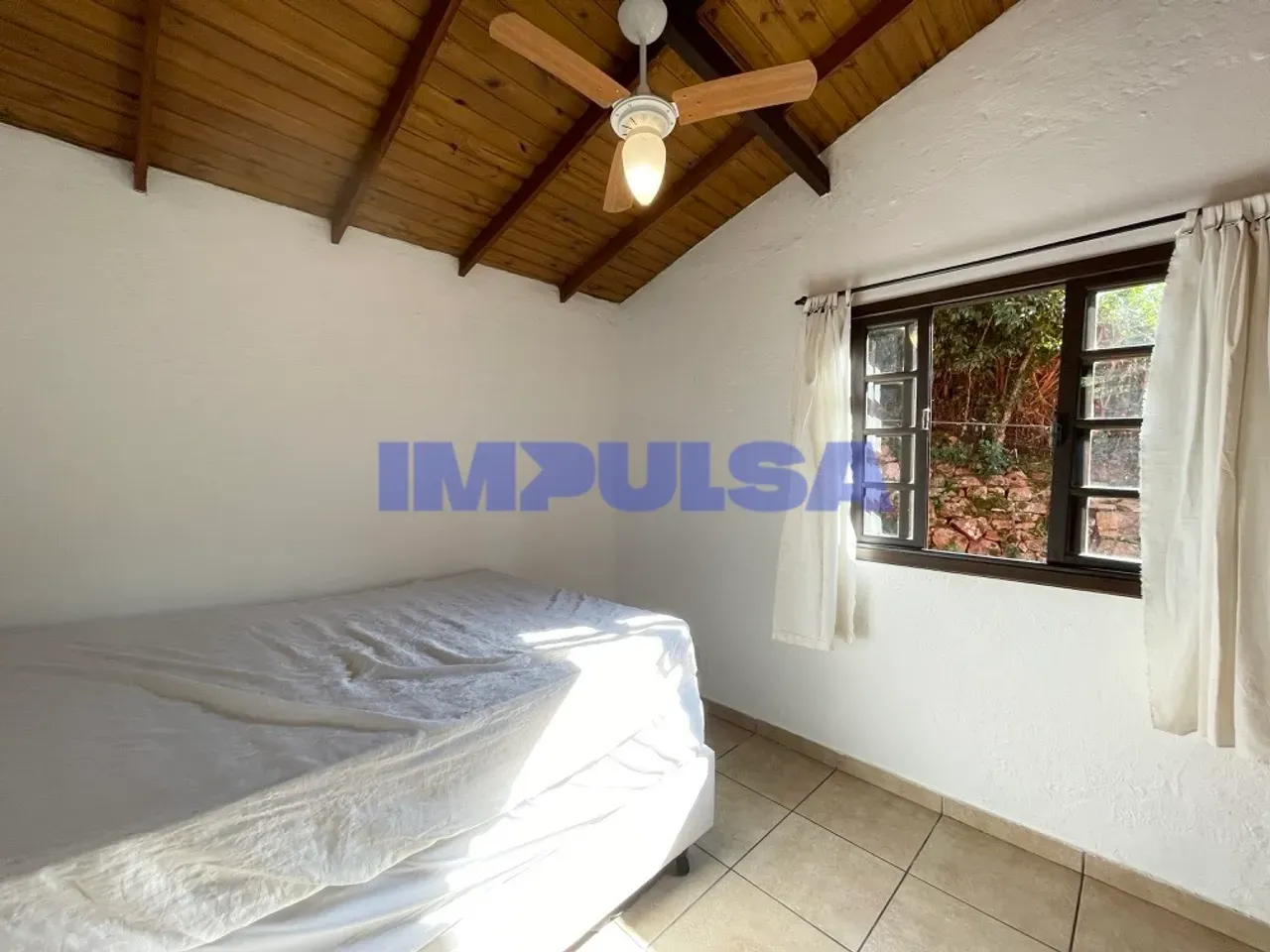 3-bedroom house with a fireplace in Florianópolis — photo 17