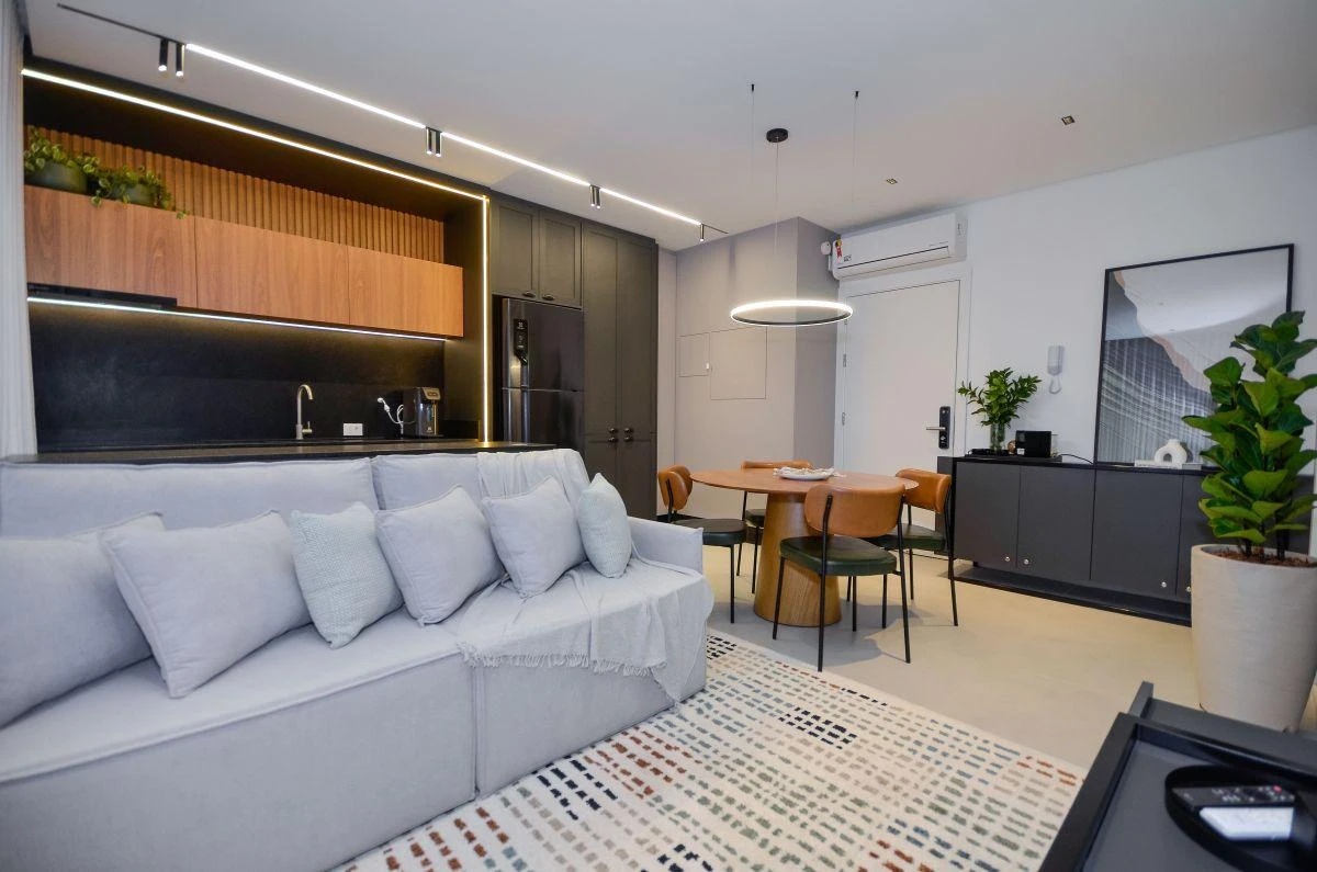 Furnished 1-bedroom apartment with balcony and grill — photo 32