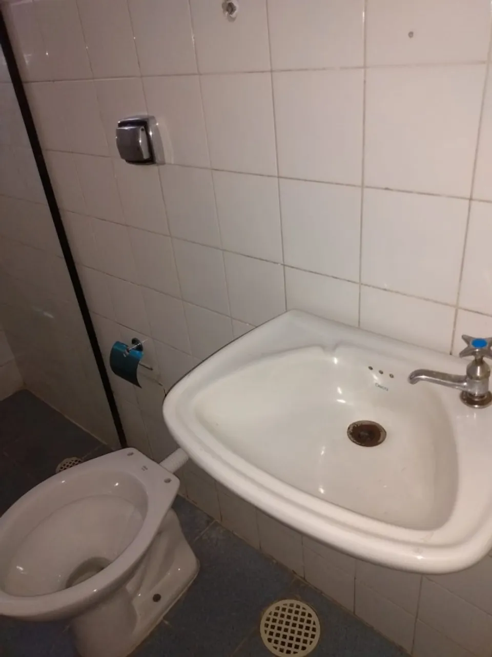 2-bedroom apartment in a building with a pool — photo 7